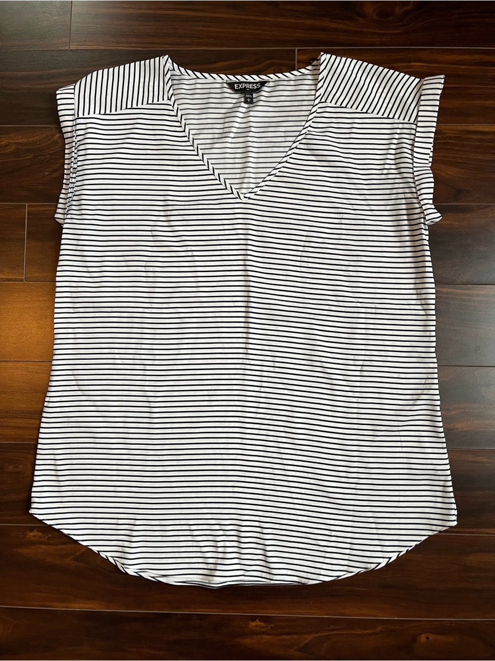 Express Women’s Black & White Striped V-Neck Cap Sleeve Top, L, EUC